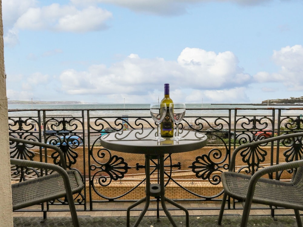 Sunbeach — 4-Star Luxury Hotel in Weymouth, United Kingdom