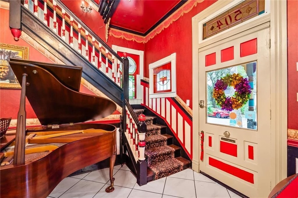 The Mardi Gras House - photo 5