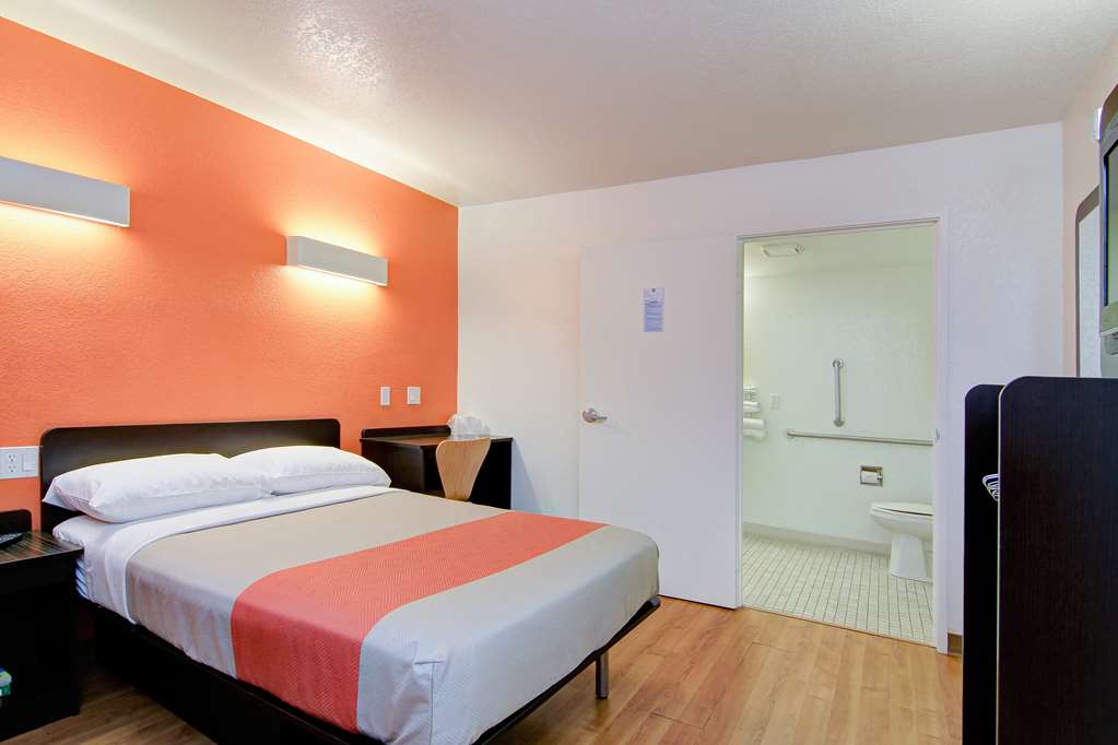 Motel 6 Old town Scottsdale Fashion Square - photo 5