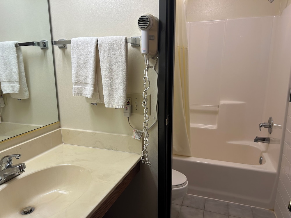 AmericInn by Wyndham Blackduck - photo 30