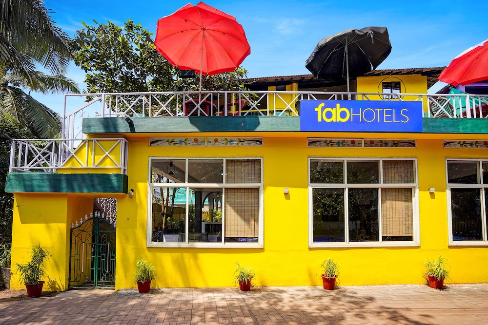 Via Sunshine Beach Resort in Arambol, India