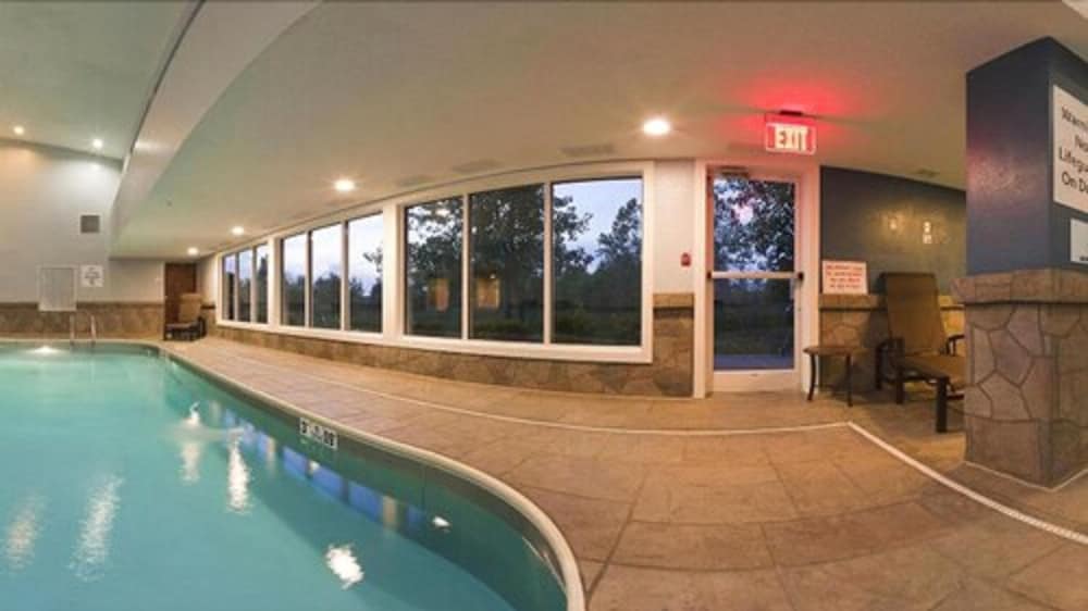 Holiday Inn Express Hotel & Suites Bedford by IHG - photo 19