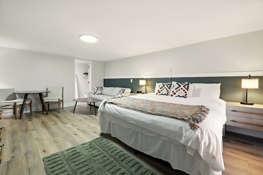 Hillside Motel LLC - photo 17