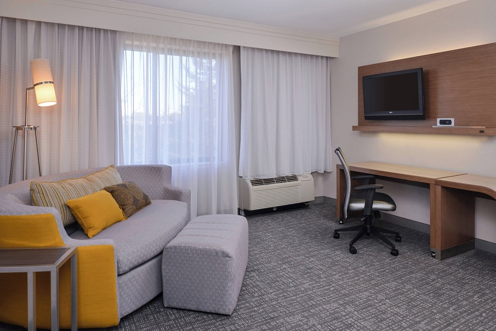 Country Inn & Suites by Radisson Brown Deer Milwaukee North - photo 13