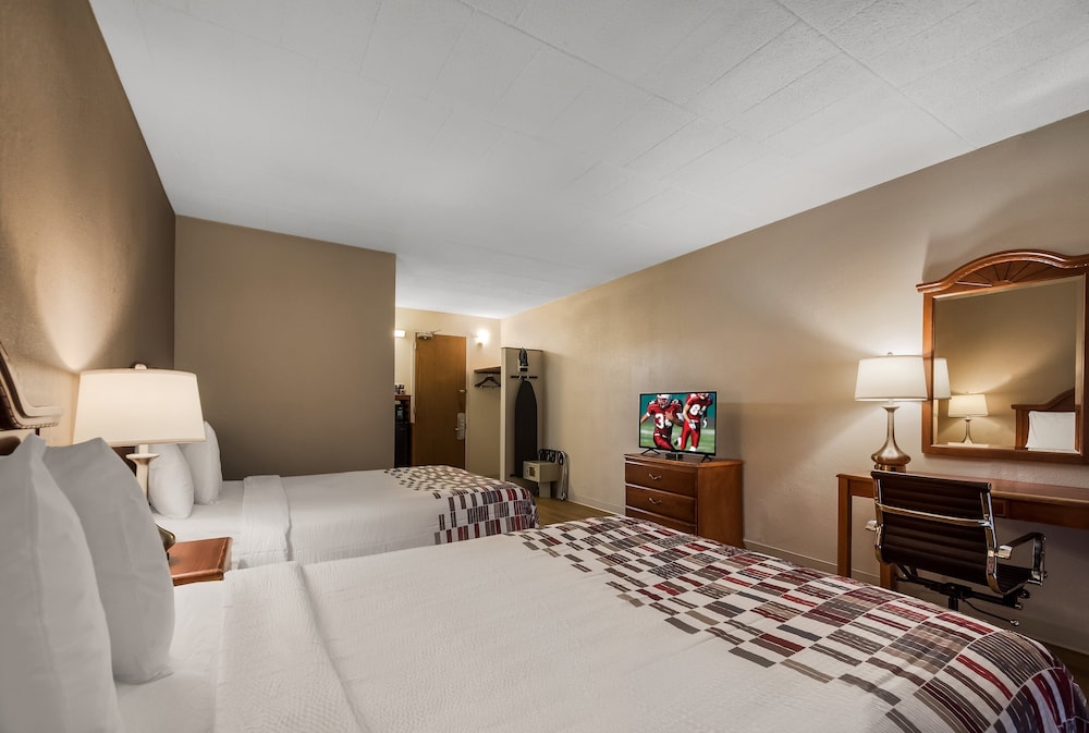 Red Roof Inn & Suites Newark University - photo 19