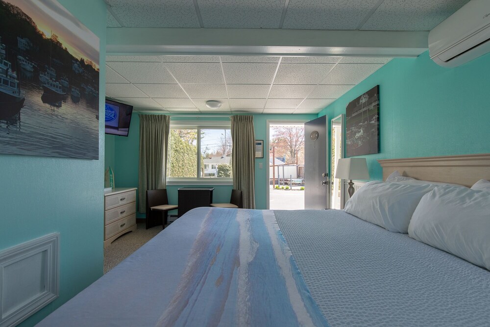 Footbridge Beach Motel - photo 36