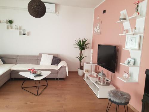 Apartmani Milutin — 4-Star Luxury Hotel in Brodarica, Croatia
