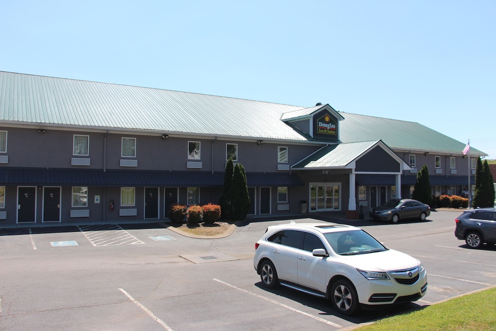 Douglas Inn And Suites - photo 30
