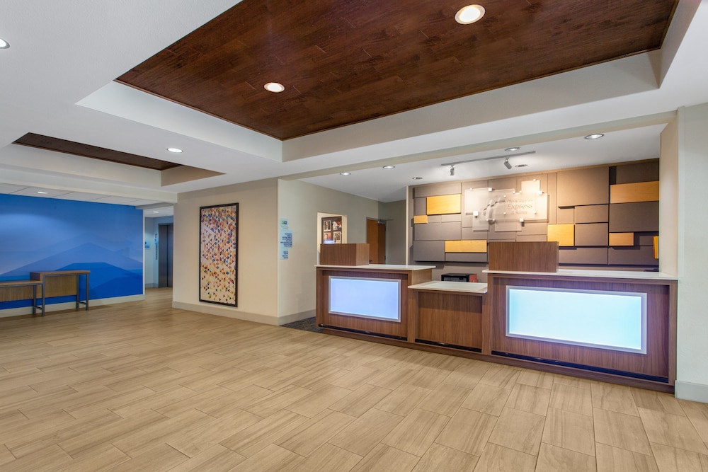 Holiday Inn Express Hotel & Suites Silver Springs Ocala by IHG - photo 2