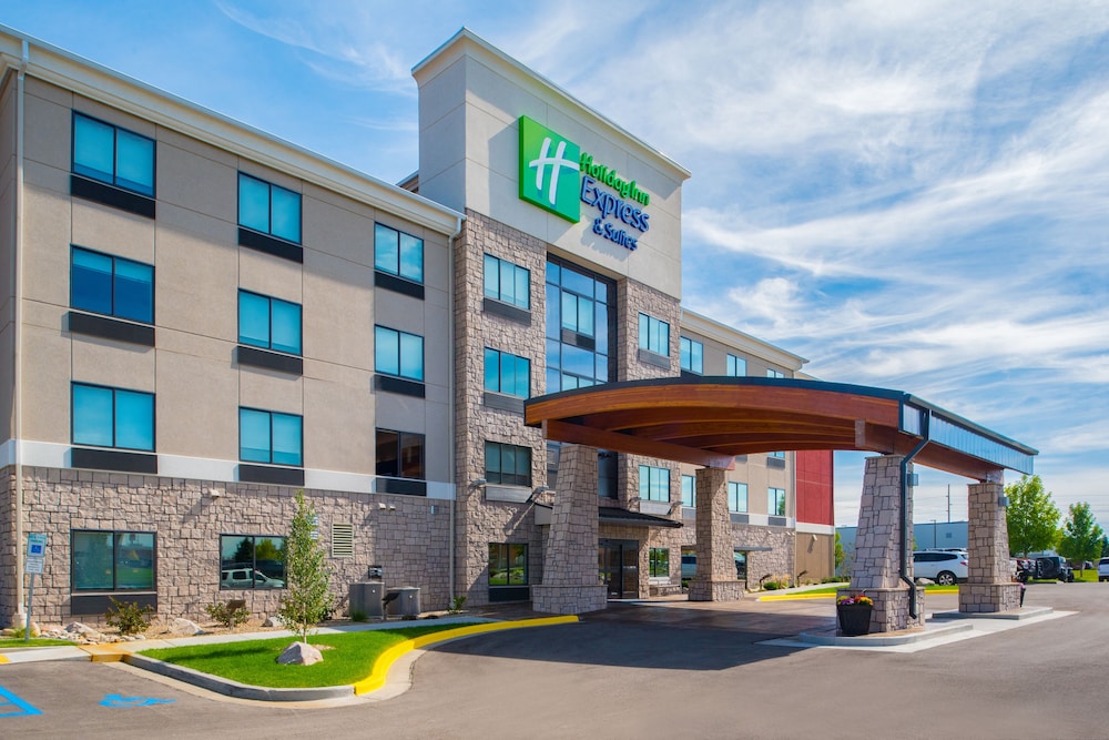 Holiday Inn Express Hotel & Suites Bismarck by IHG - photo 2