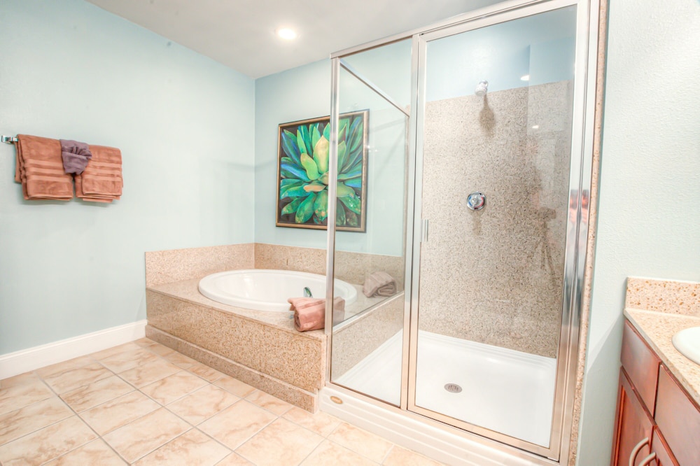 Laketown Wharf Resort by Aneliya's Rentals - photo 803