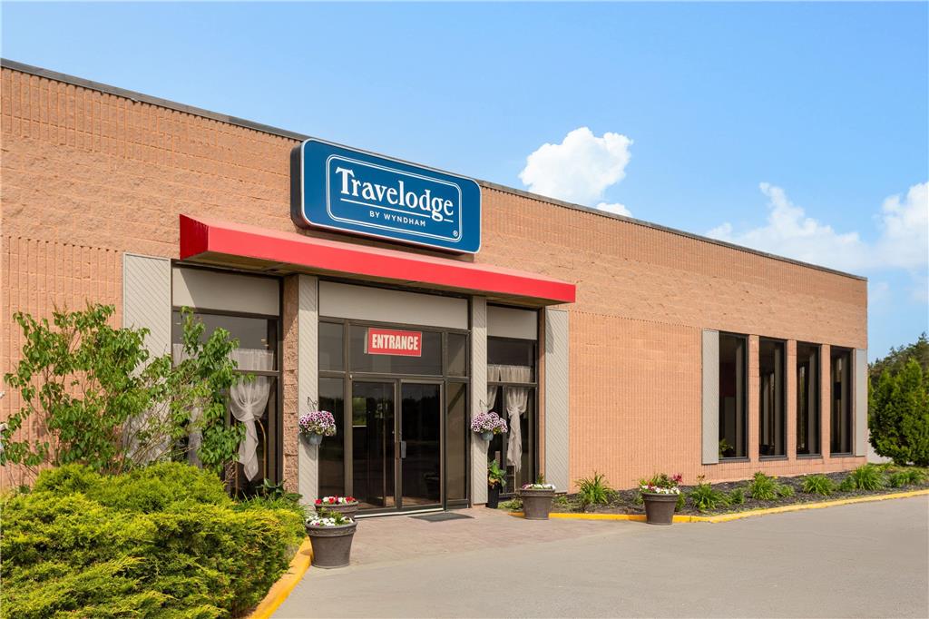 Travelodge by Wyndham Lindsay - carbon neutral hotel in Lindsay