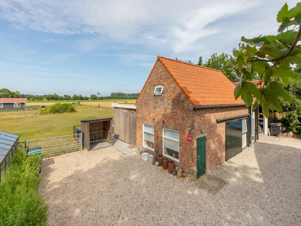 Wonderfully Quiet Situated In Polder Near Beach - carbon neutral hotel in Koudekerke