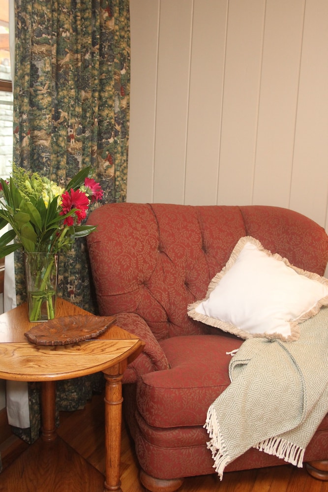 The Village Inn - photo 5