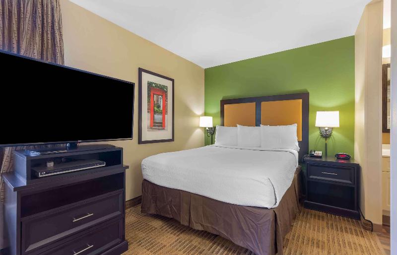 HomeTowne Studios by Red Roof Chantilly - photo 22