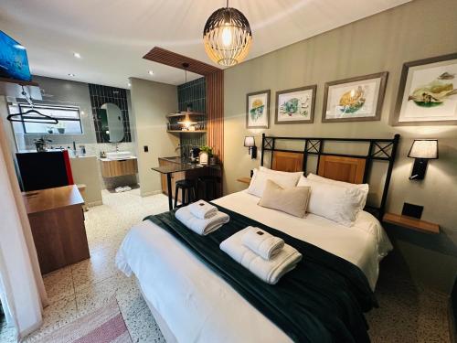 Green Ivy Luxury Room with Private Garden in Potchefstroom, South Africa