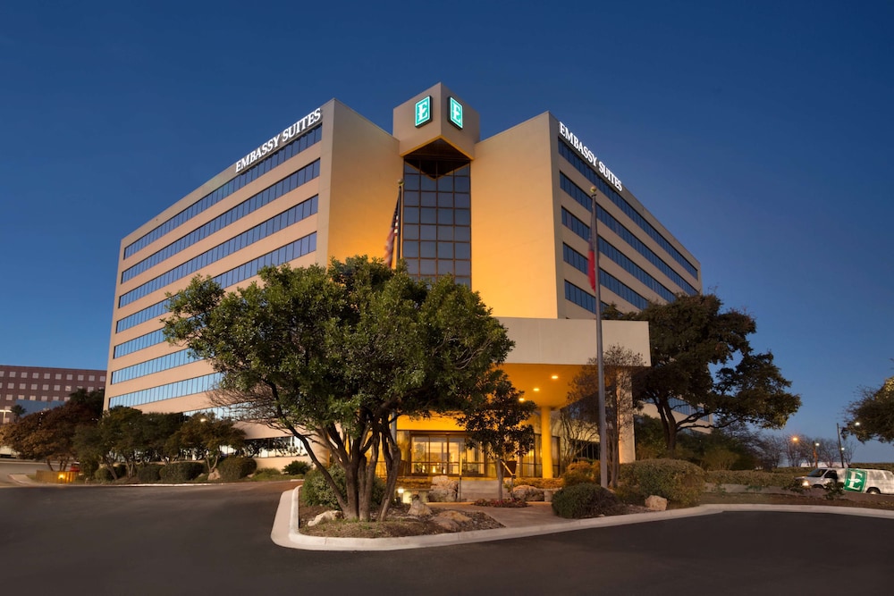 Embassy Suites by Hilton San Antonio Airport - photo 2