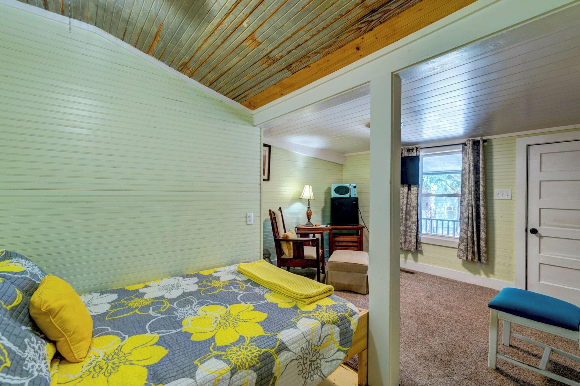 Riverside Inn and Cottages - photo 13