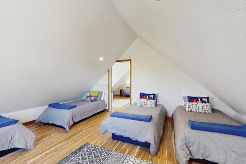 Cozy Coast Modern in Rockaway Beach, United States