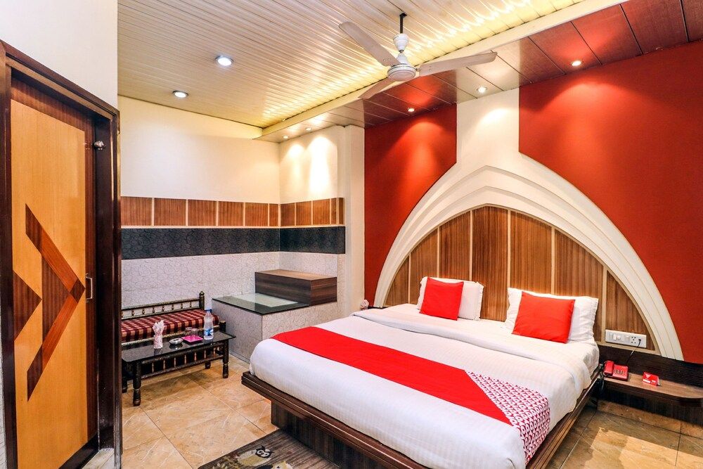 OYO 18474 Hotel Sukh Sagar