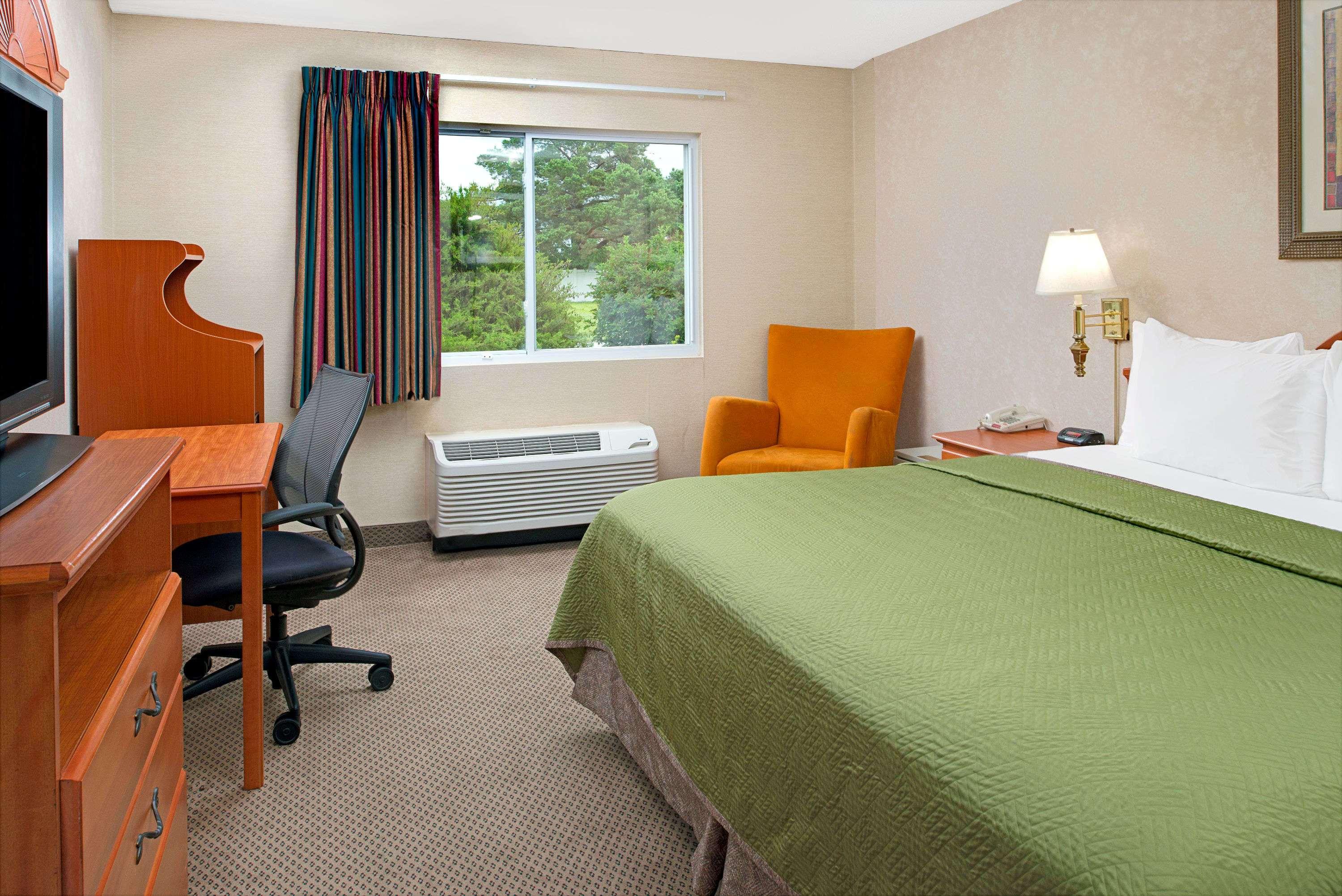 Travelodge by Wyndham Lincoln Airport I 80 - photo 4