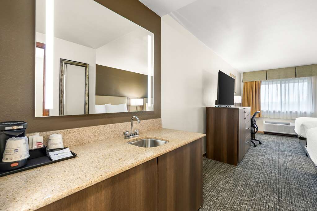 Best Western West Towne Suites - photo 34