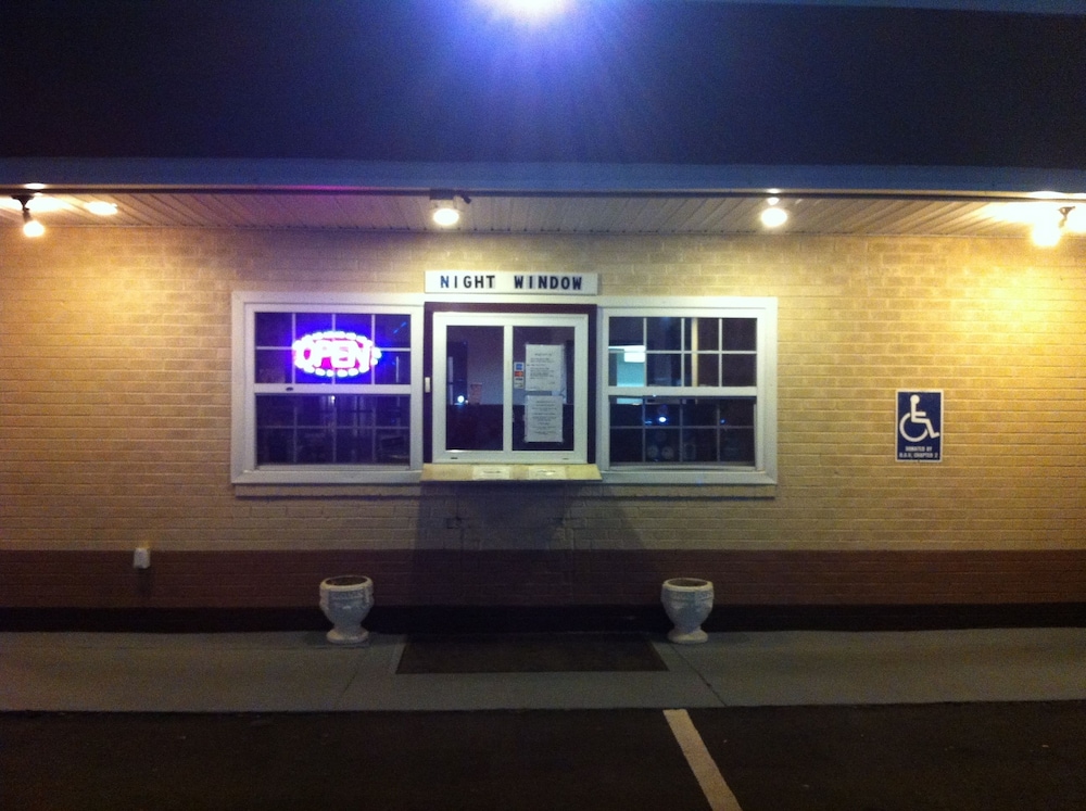 Newport News Inn - photo 18