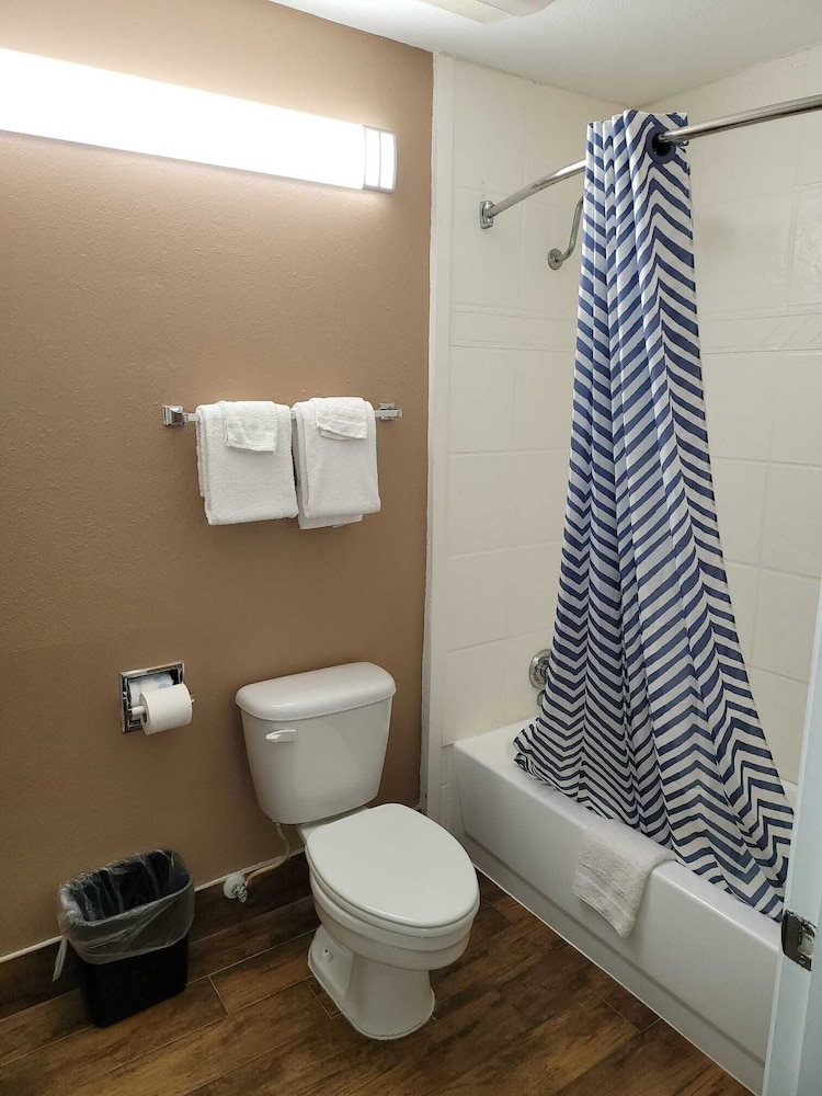 Texas Inn & Suites Raymondville - photo 39