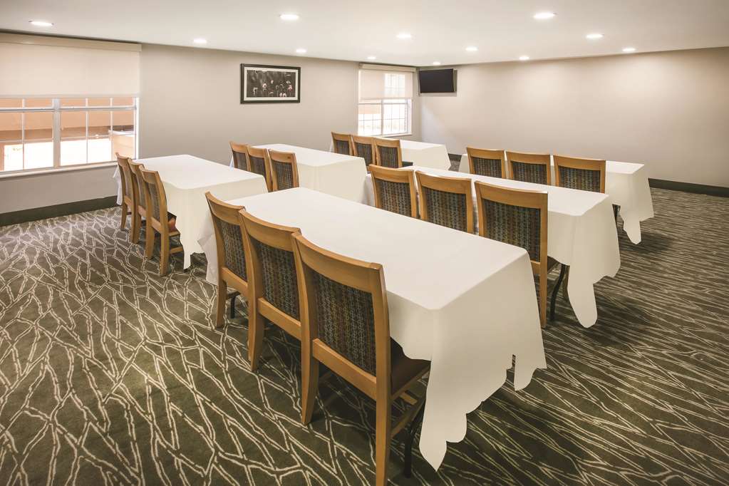 La Quinta Inn & Suites by Wyndham Dallas Mesquite - photo 63