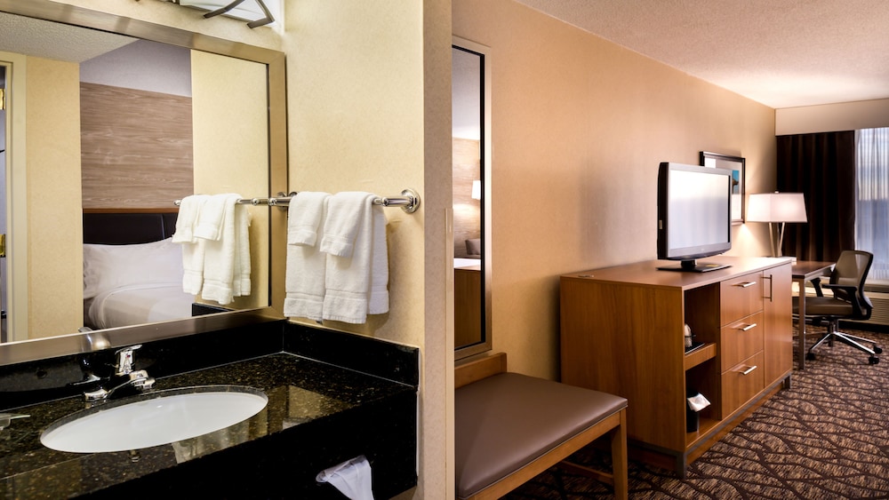 Holiday Inn Hotel & Suites Warren by IHG - photo 23