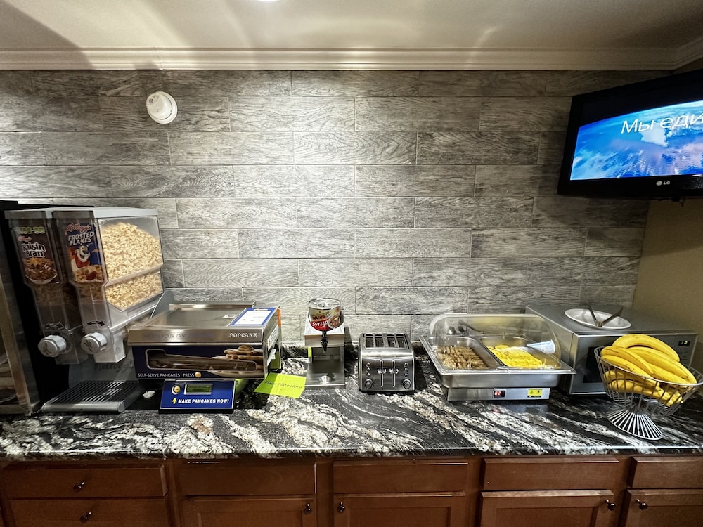 Super 8 by Wyndham Eau Claire WI - photo 20