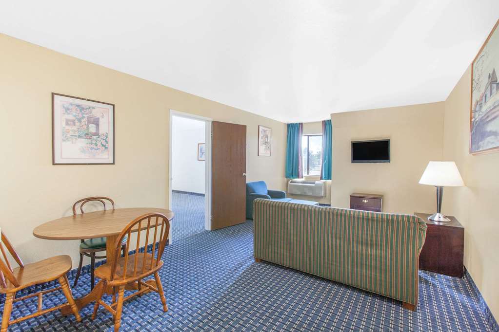 Super 8 by Wyndham Sallisaw - photo 14