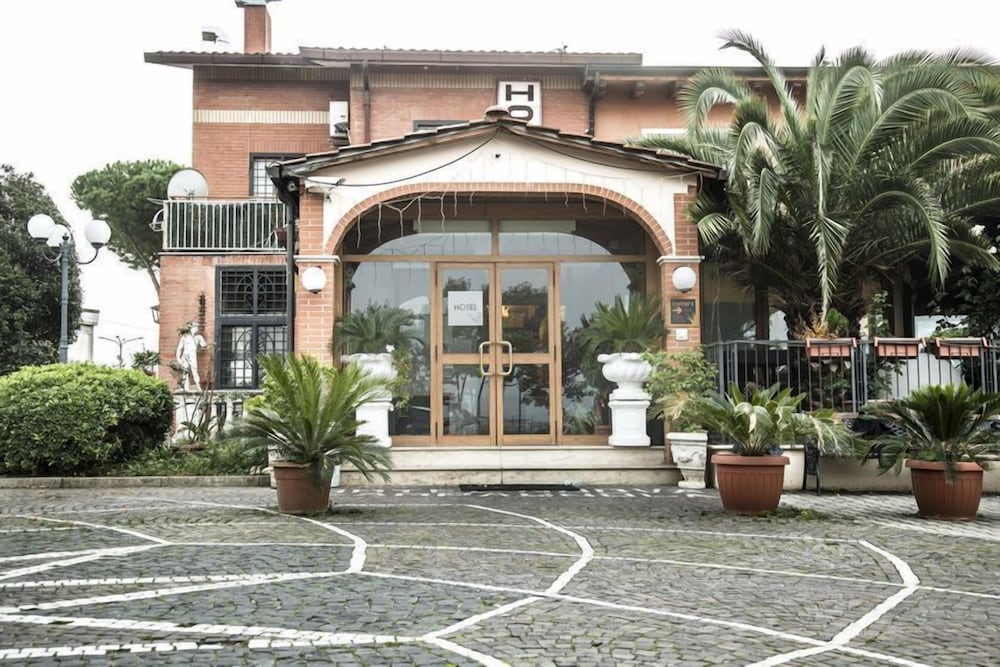 Camp's Hotel - carbon neutral hotel in Montecompatri