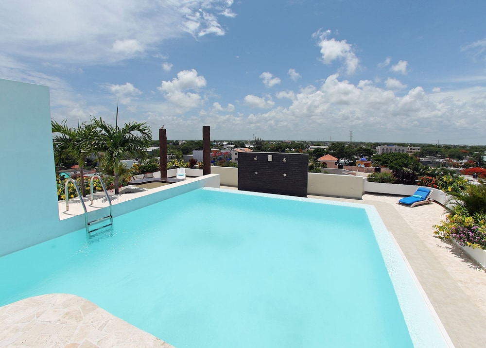 Rooftop pool