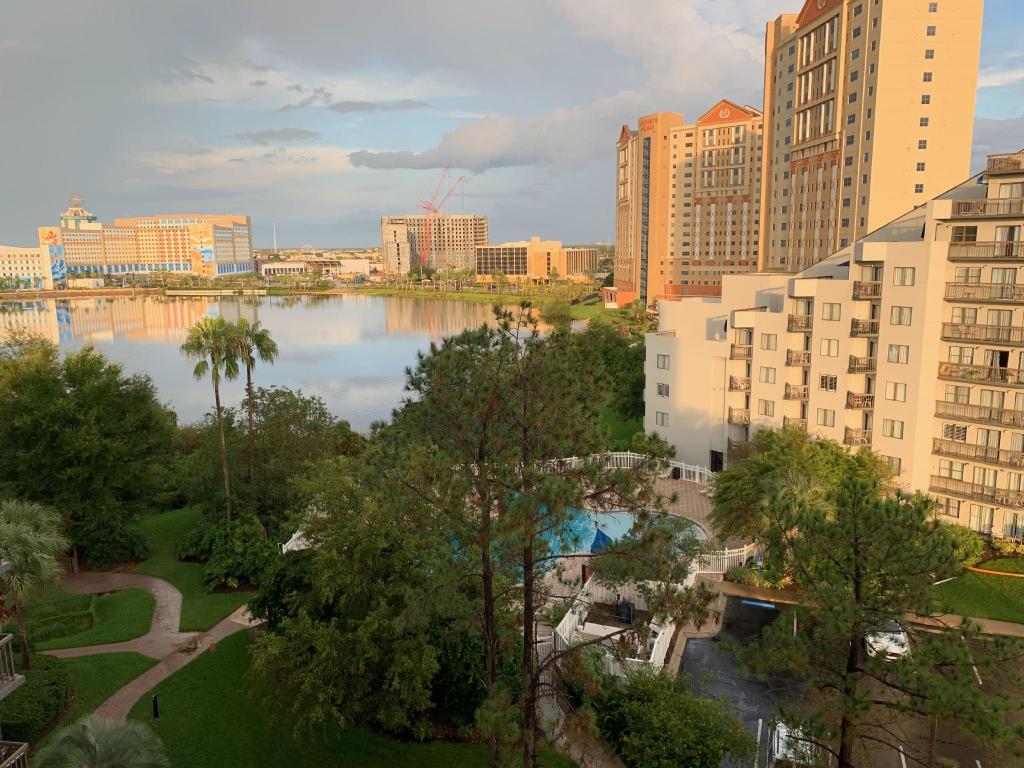 18 Universal and Heart of International Dr — 4-Star Luxury Hotel in Orlando, United States