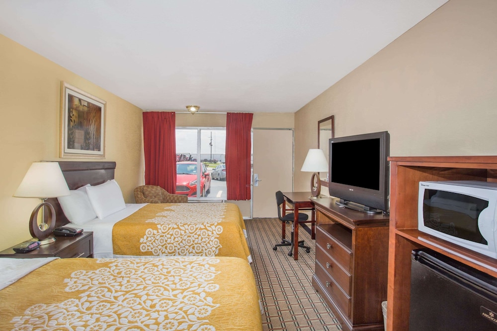 Days Inn by Wyndham Blytheville - photo 30