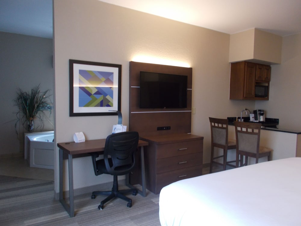 Holiday Inn Express And Suites Miami - photo 9