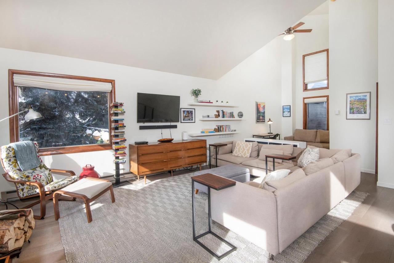 233 Larkspur Duplex Unit B in Avon, United States