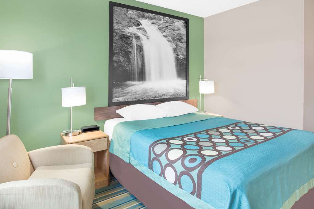 Super 8 by Wyndham Beaver Dam - photo 4