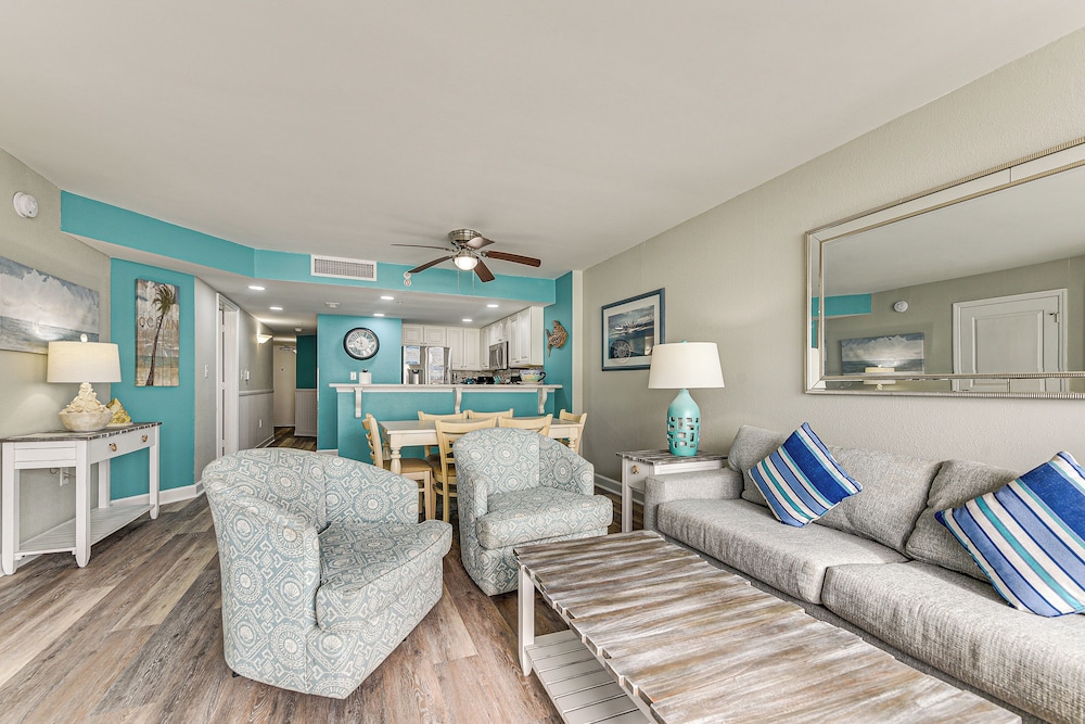 Oceanfront North Myrtle Beach Gem: Pools Access — 4-Star Luxury Hotel in North Myrtle Beach, United States