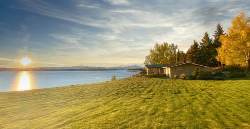 Pukaki Lakeside Getaway NZ — 4-Star Luxury Hotel in Kaiapoi, New Zealand