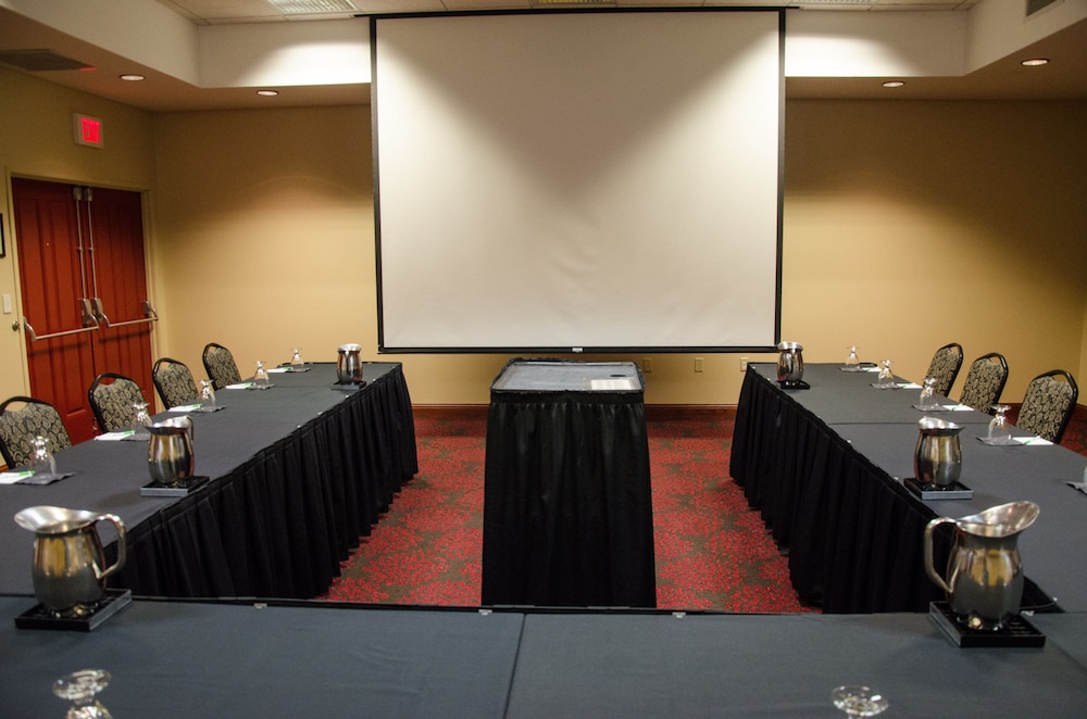 Holiday Inn Pewaukee Milwaukee West by IHG - photo 27