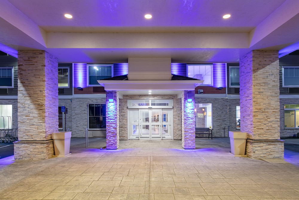 Holiday Inn Express Hotel & Suites Seaside Convention Center by IHG - photo 71