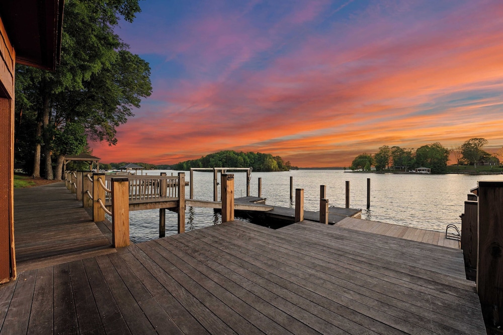 Sunset Shores Resort: The Grand House by Avantstay Lakefront Spa Private Dock beach Game Room - photo 53