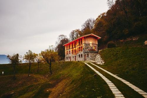 Bellagio Baita treeb in Bellagio, Italy