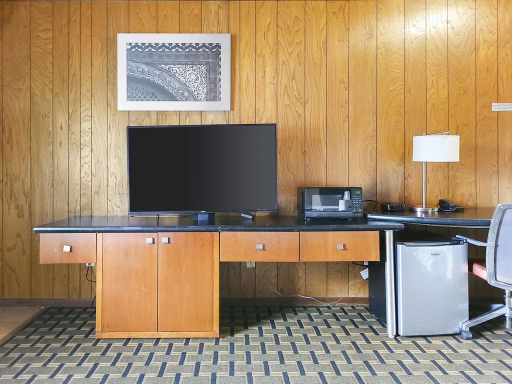 Americas Best Value Inn Hinckley - photo 9