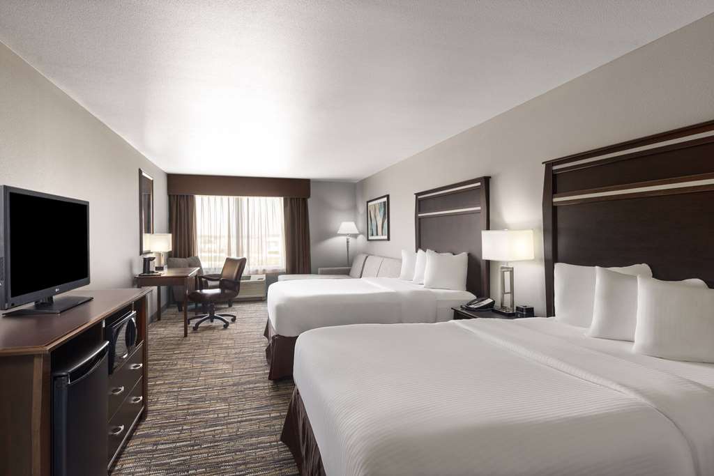 La Quinta Inn & Suites by Wyndham Sioux Falls - photo 37