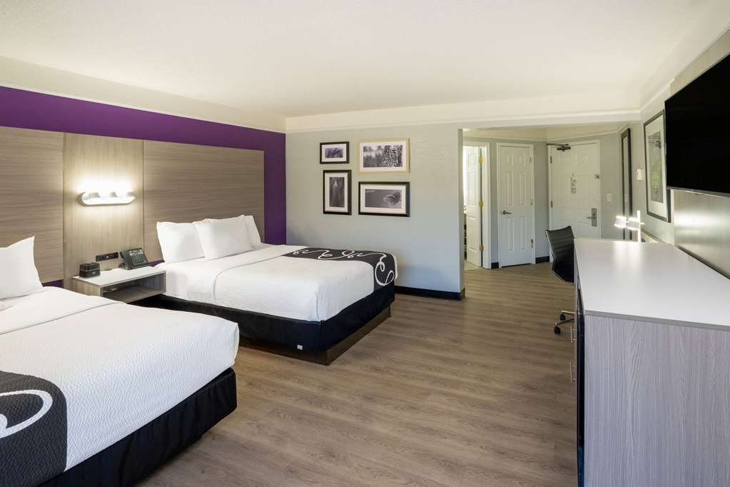 La Quinta Inn & Suites by Wyndham Birmingham Hoover - photo 40