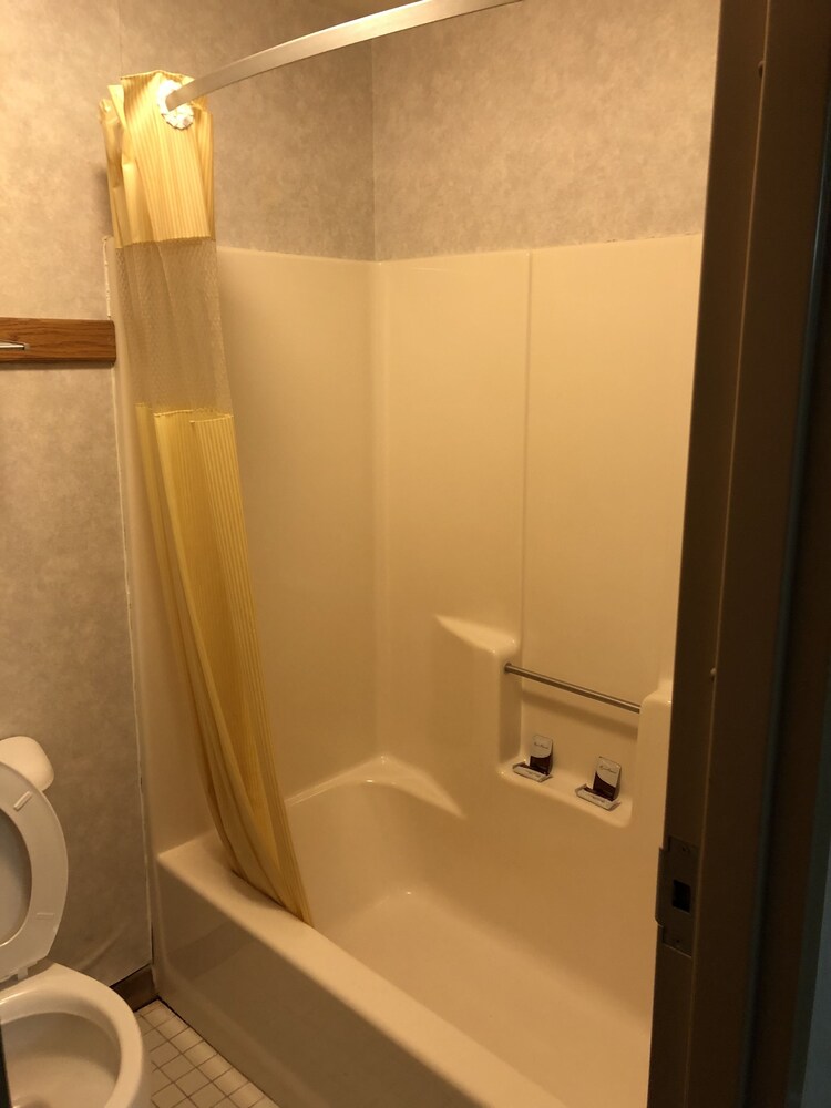 Denison Inn & Suites - photo 39