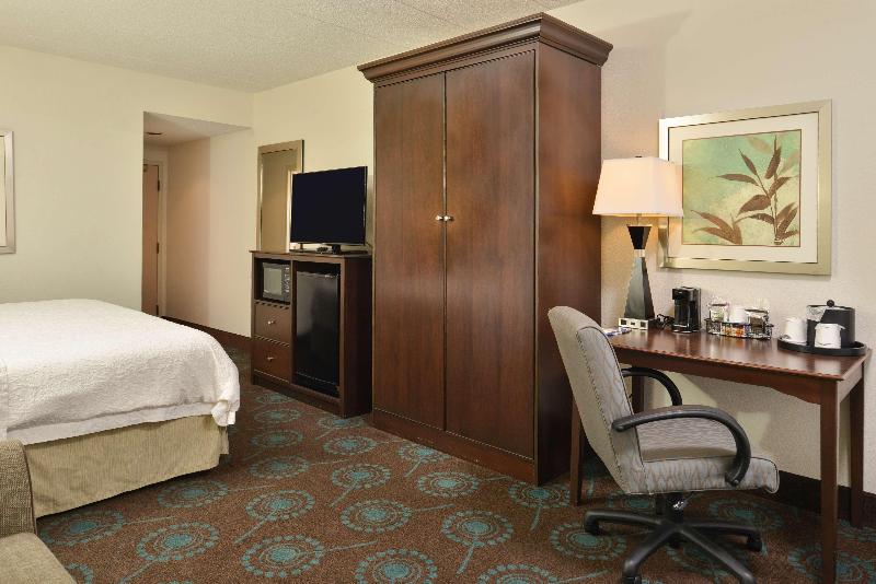 Hampton Inn & Suites Newport News - photo 59